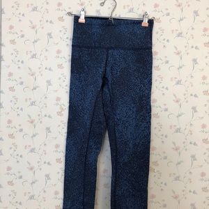 Lululemon blue cropped leggings